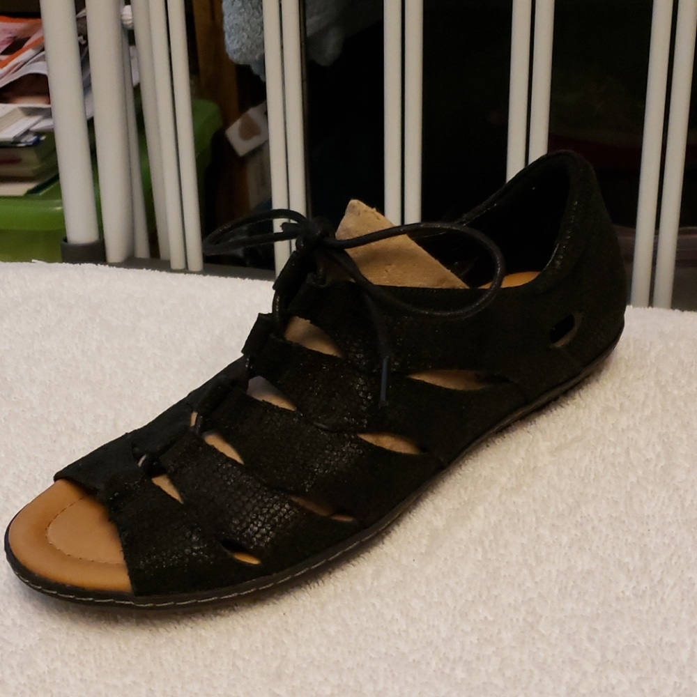 earth black comfort flat gladiators